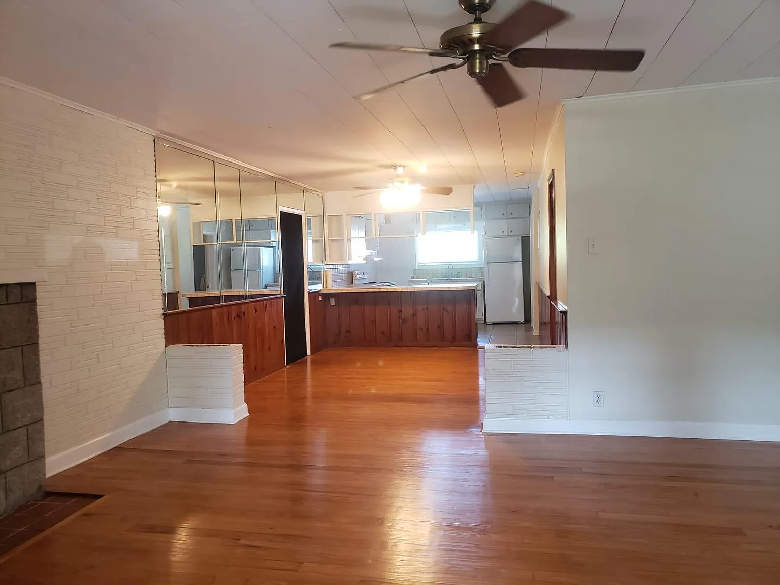 2 bed, 1000 sqft, $1,975 — Photo 3