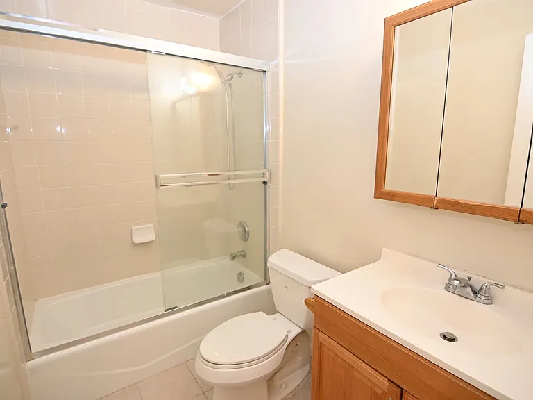 631 Bolton — Photo 11