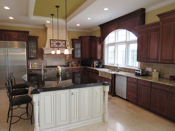 Gourmet kitchen