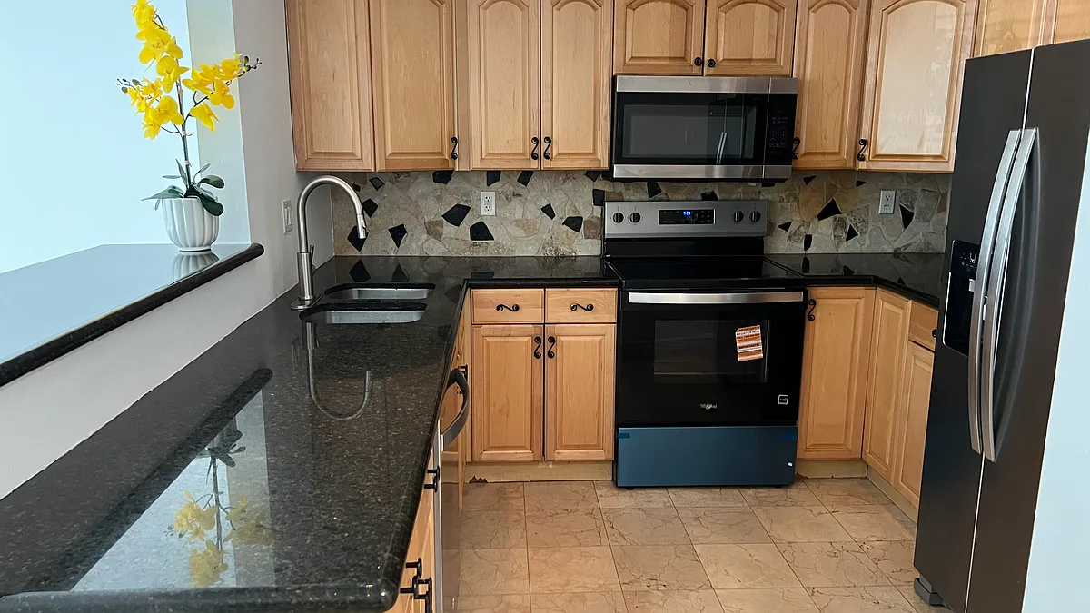Building Photo - 9159 SW 77th Ave #101