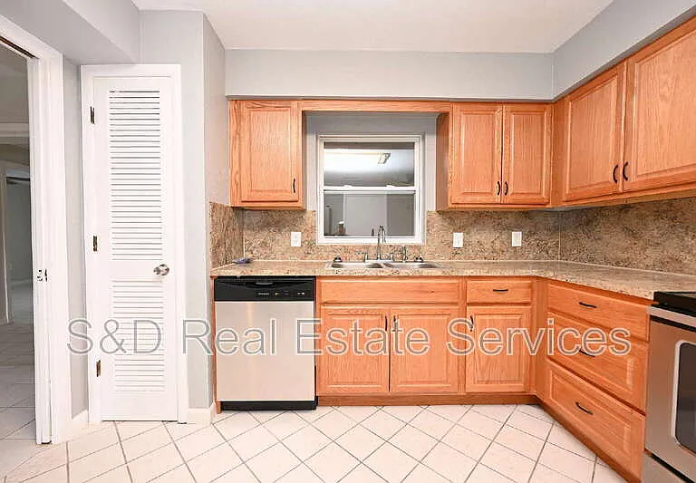 907 Swann Dr — Photo 11