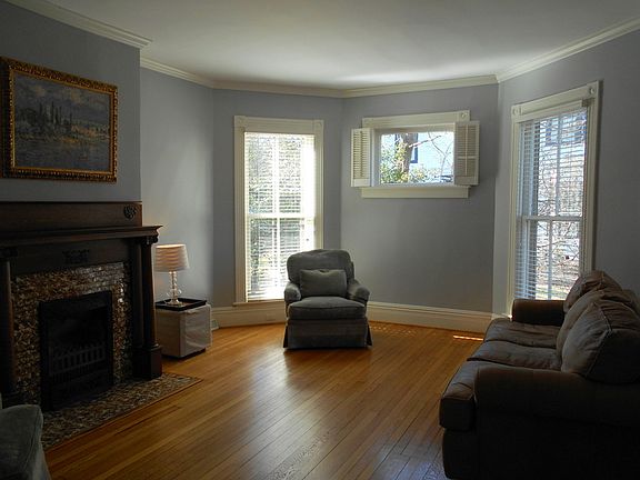 5th image of 240 E Lexington Ave