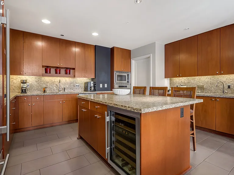 1025 NW Couch St #912 — Photo 9