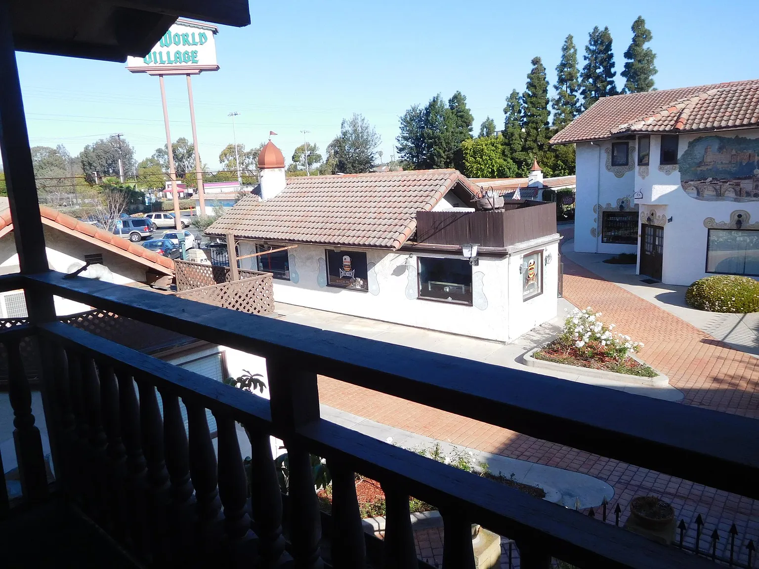 3 bed, 1100 sqft, $3,400 — Photo 3