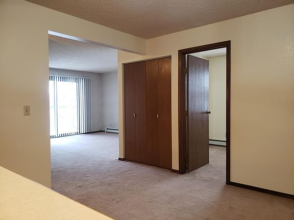 5th image of 1737 University Ave S APT G48