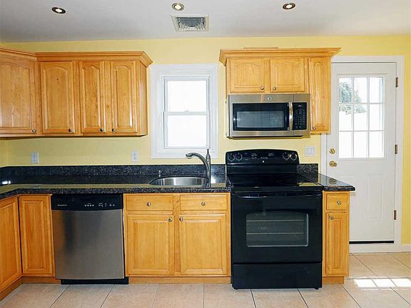 5th image of 2632 Forest Ave
