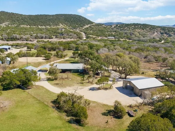 165 Mari B Dr E, Center Pt, TX 78010