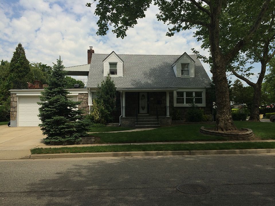 1st image of 2 Leslie Ln