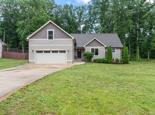 16 Hickory Ln, Dickson, TN 37055