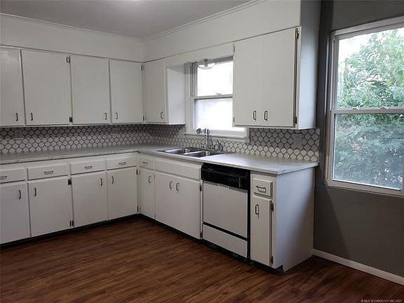 3rd image of 307 East 3rd Street