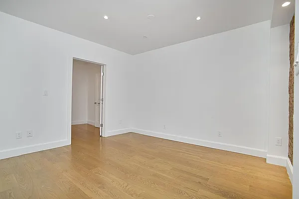 Rented by REAL New York | media 17