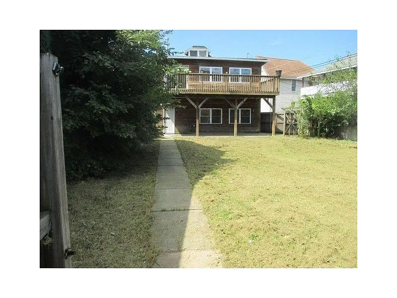 727 Woodward Ave photo 1