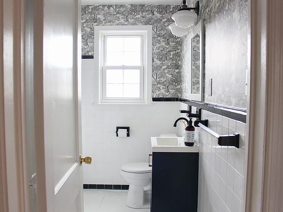 4th image of 9617 Norfolk Ave APT 4
