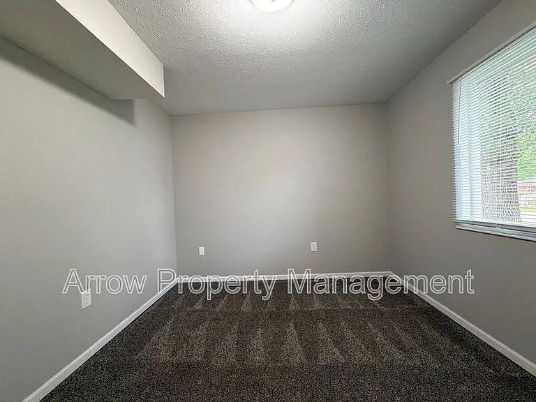 535 S Oak St #3 — Photo 11