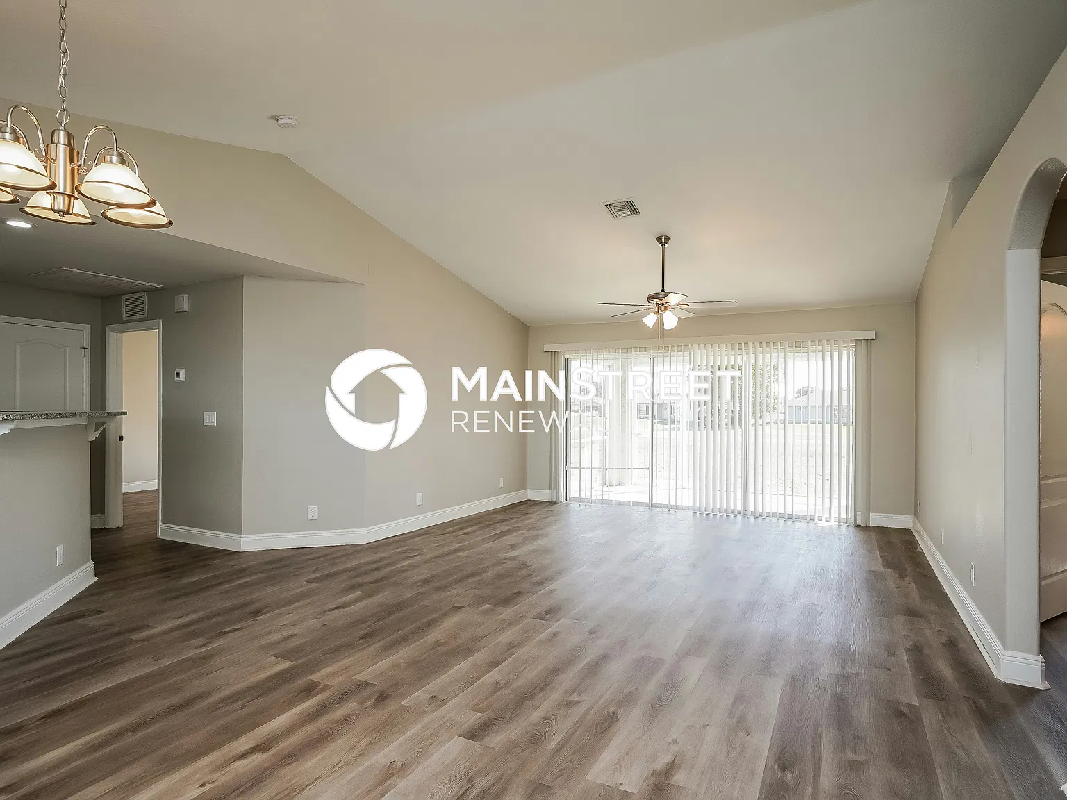 1709 NE 6th PL — Photo 2