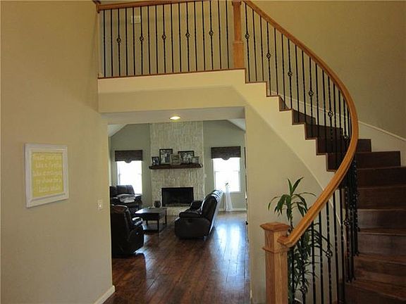 3rd image of 10108 Silver Creek Dr