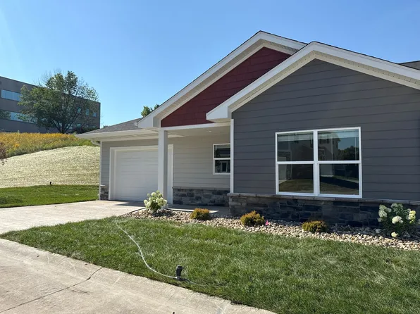 Pre-Leasing Now: Buffalo Ridge Townhomes | 2 Bed, 2 Bath, Attached Garage, 5259 N River Blvd NE #A, Cedar Rapids, IA 52411