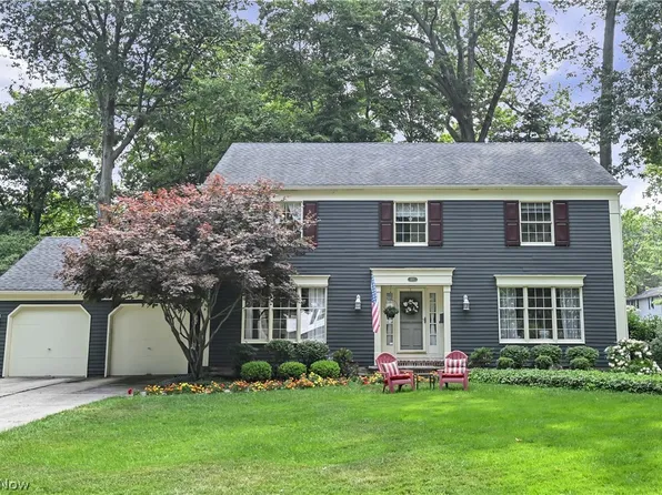 577 Debbington Dr, Bay Village, OH 44140