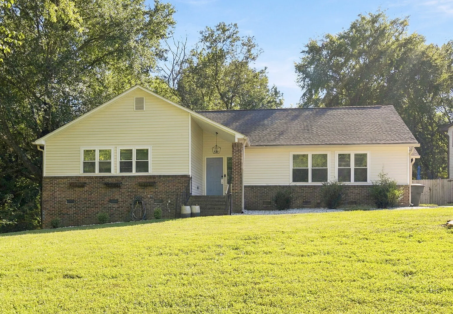 3 bed, 2.0 bath, 1665 sqft, $2,500 — Photo 3