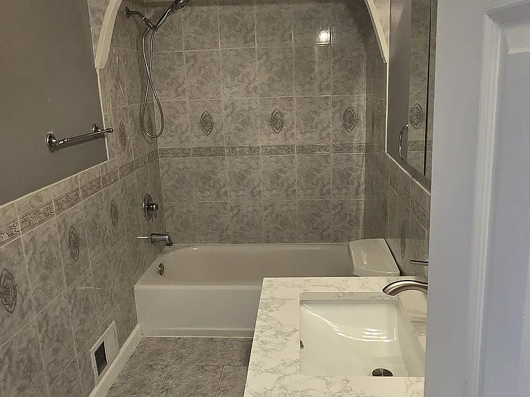 6 Colonial Ct #6 — Photo 25