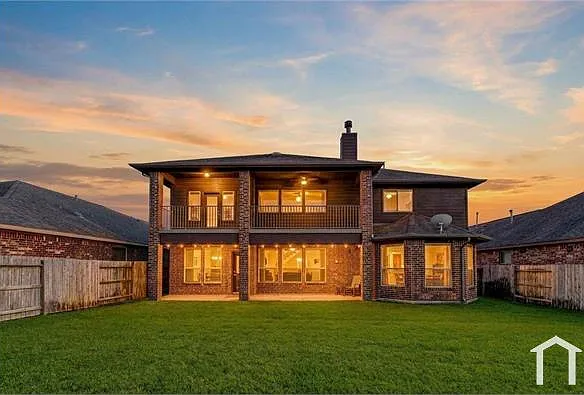 6 bed, 4200 sqft, $4,600 — Photo 2