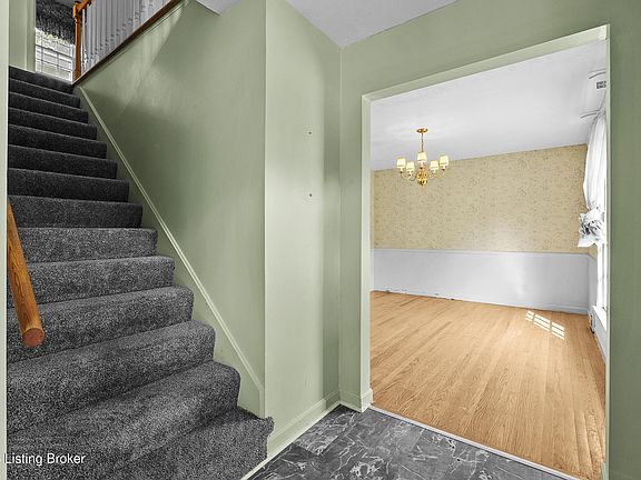 4th image of 9804 Wildwood Ct