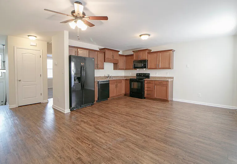 1718B Thistlewood Dr — Photo 2