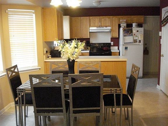 3rd image of 2116 Ballingarry Dr