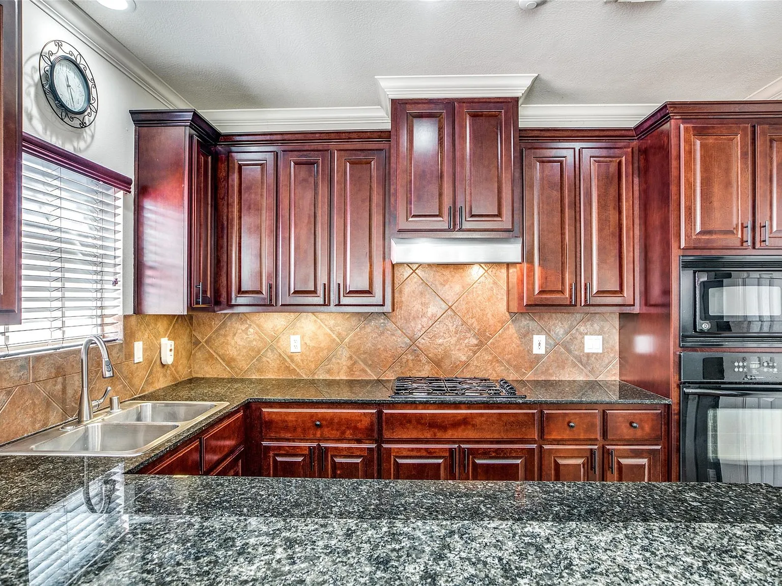 2 bed, 2.5 bath, 1476 sqft, $2,200 — Photo 4