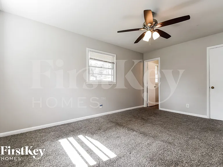 2032 Twin Falls Rd — Photo 11