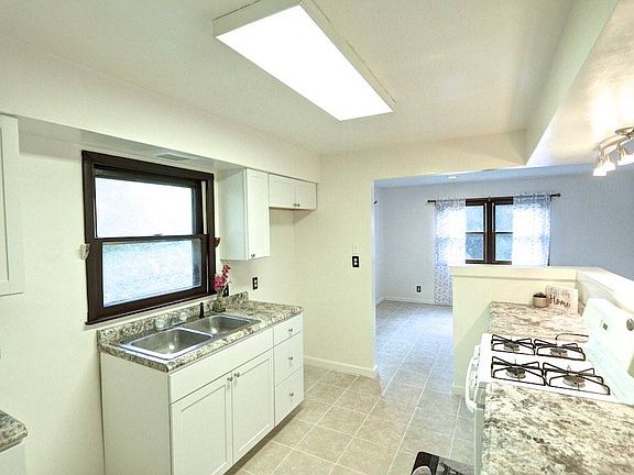 5th image of 512 Sunrise Cir