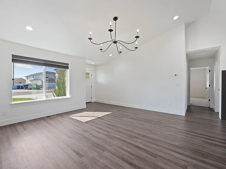 719 Cheri Ct — Photo 6