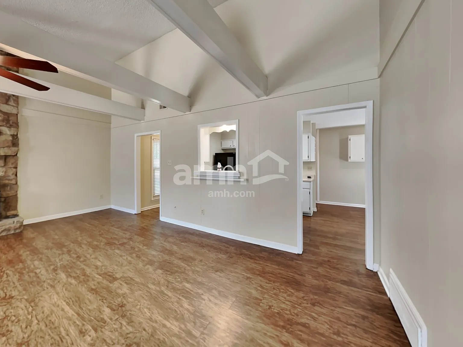 3 bed, 2.0 bath, 1490 sqft, $1,800 — Photo 4