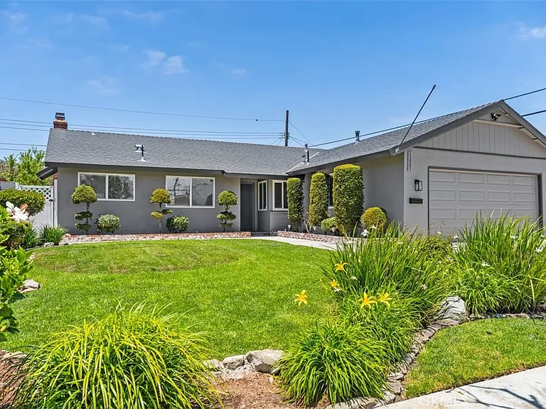 15881 Pilgrim Cir — Photo 2
