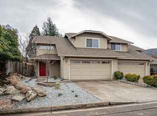 115 Oak Meadows Pl, Ashland, OR 97520