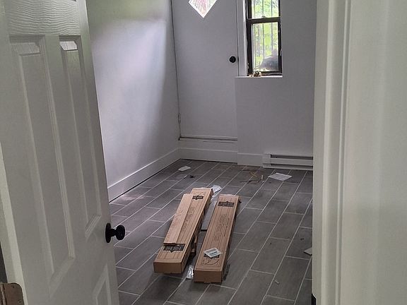 4th image of 546 E 94th St Room 1
