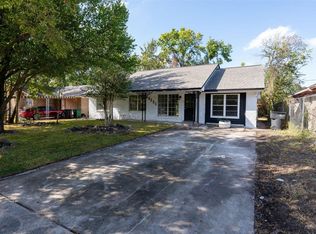 10221 Bretton Dr, Houston, TX 77016