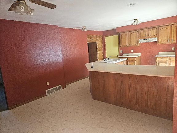 5th image of 829 New St