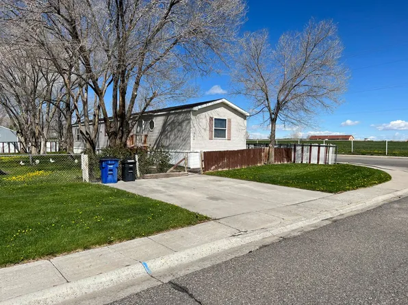 220 Diamond Dr, Riverton, WY 82501