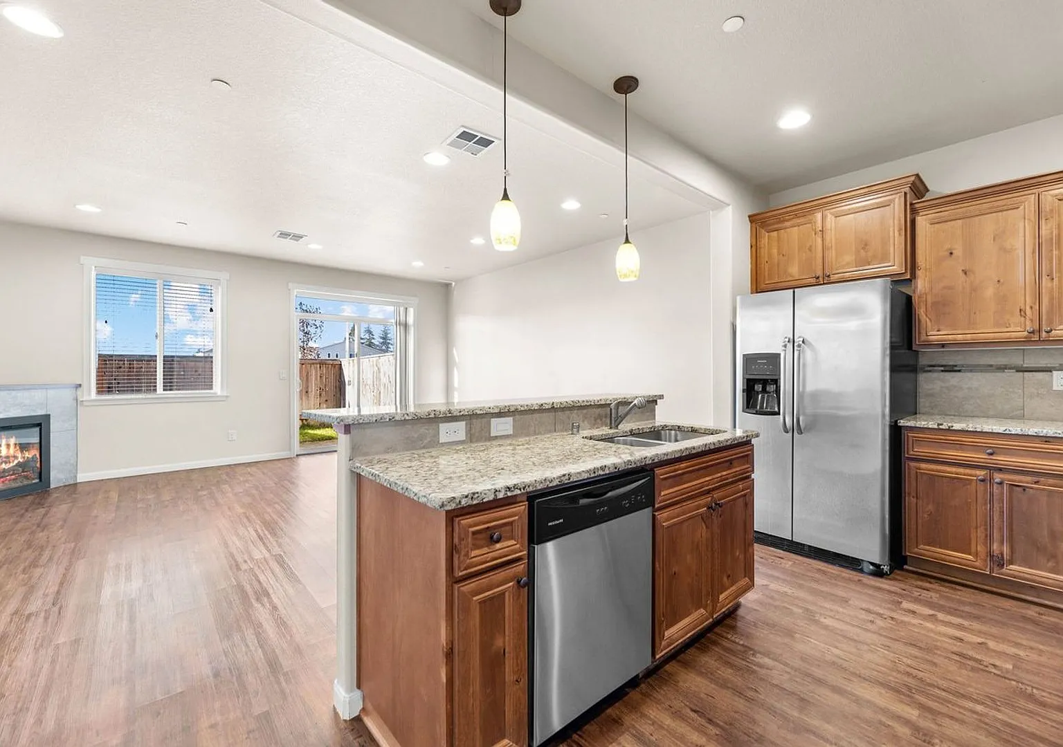 Luxury Townhouse in Ridgefield!! — Photo 3