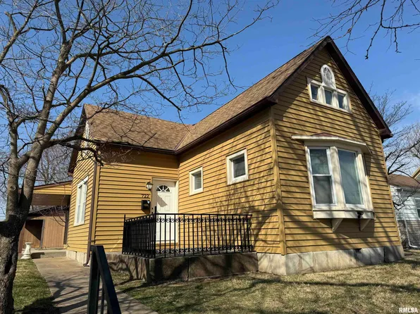 722 S 19th St, Quincy, IL 62301