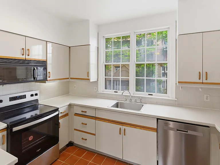204 Shearwater Ct W #21 — Photo 3