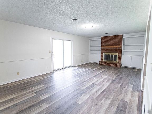 3rd image of 4002 N Chapman Ave