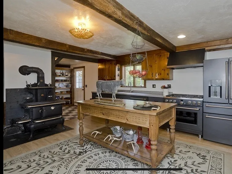 1049 Upper Church St — Photo 17
