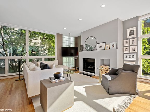 3rd image of 660 N Peoria St #1S