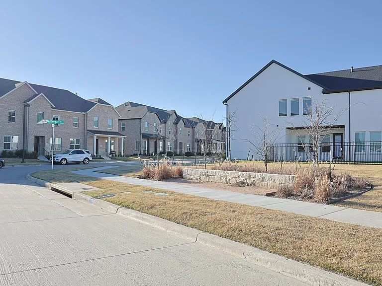 1009 Rockrose Dr — Photo 6