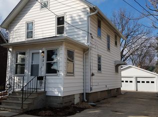 821 Pleasant St, Dekalb, IL 60115