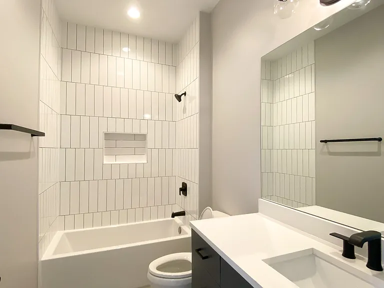 1062 W Cornelia Ave #1 — Photo 5