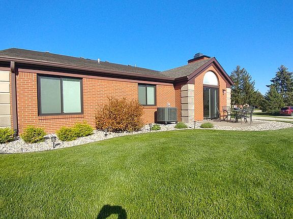 3rd image of 2102 Oak Run North Dr