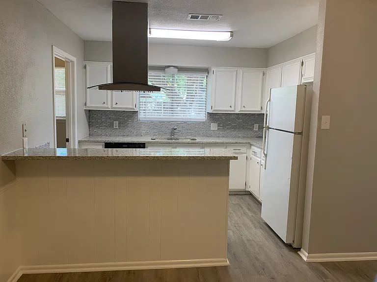 105 Travertine Ln #B — Photo 7